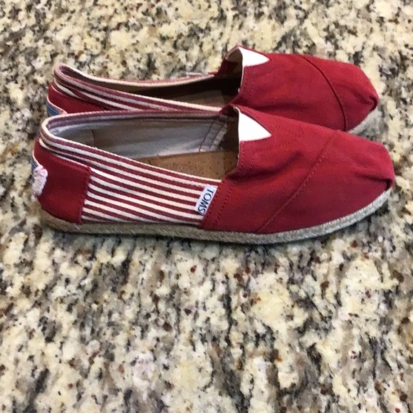 Tom’s women’s Classic University rope espadrille, red and white canvas, size 8 - Picture 2 of 7